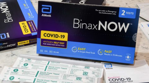 <b>Covid: How to check if expired tests still work as cases rise</b>