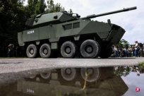 Taiwan ’s independently produced armored vehicle anti -bullet steel plate appears cra